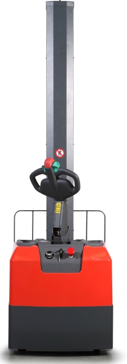 Selvkørende elektrisk stabler. Gående fører