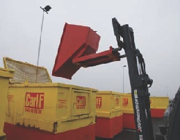 Tipcontainer i funktion på truck